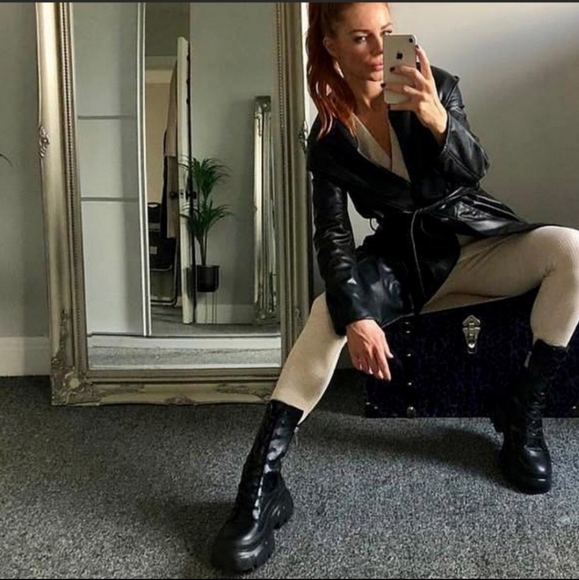 Zara low heeled lug sole leather boots - Picture 2 of 16